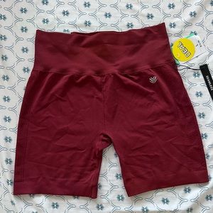 FOREVER 21 BURGUNDY HIGH RISE SEAMLESS WORKOUT SHORT